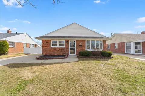 18055 Hinton St, Riverview, MI 48193