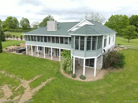 58282 Savage Rd, Newberg, MI 49095