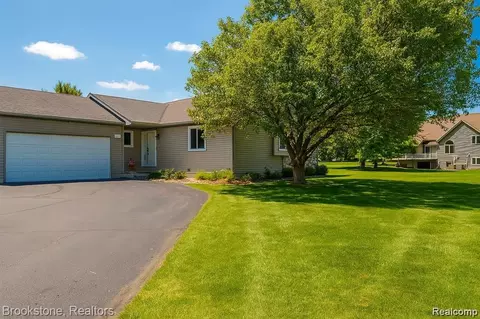 10178 Hawthorne Cir #27, Goodrich, MI 48438