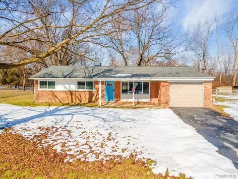 37880 Wendy Lee St, Farmington Hills, MI 48331