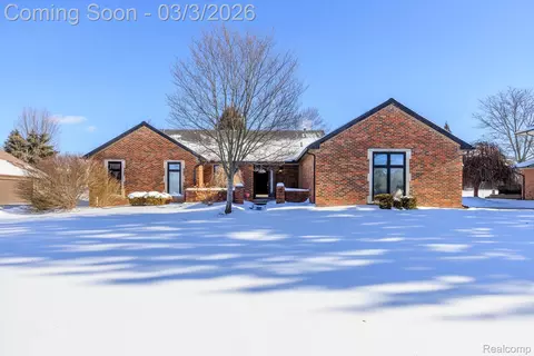 1096 Prosper Dr, Troy, MI 48098
