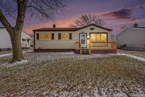 13704 Sherman Ave, Warren, MI 48089