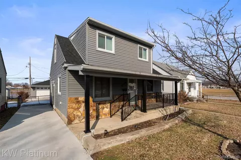 17881 Wexford St, Roseville, MI 48066