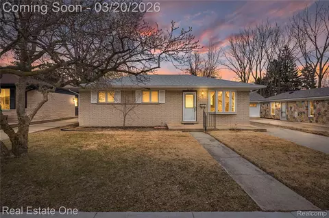22327 Gordon Rd, Saint Clair Shores, MI 48081
