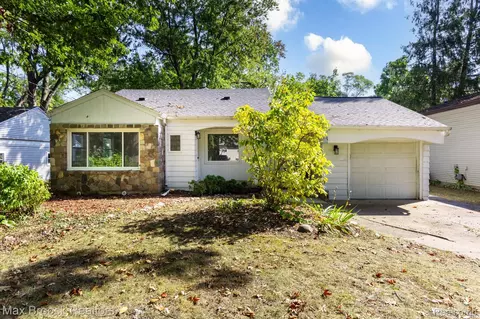 4120 Lotus Dr, Waterford, MI 48329