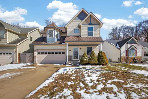 9399 Oakdale St, Algonac, MI 48001