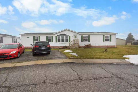 2330 Charter Oak Ct, Newport, MI 48166