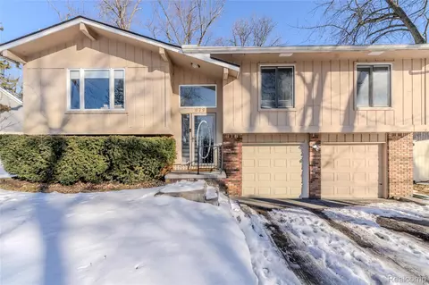 6790 Grassland Ave, West Bloomfield, MI 48324
