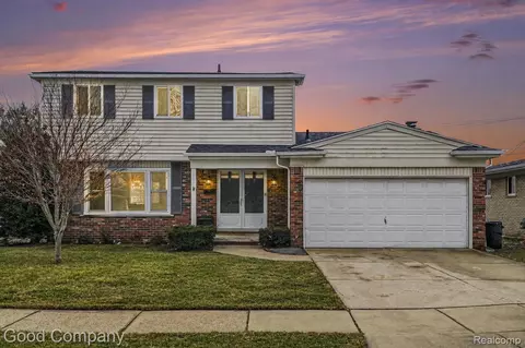 23252 Robert John St, Saint Clair Shores, MI 48080