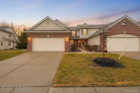 4668 Summer Ridge Dr, Genoa, MI 48843