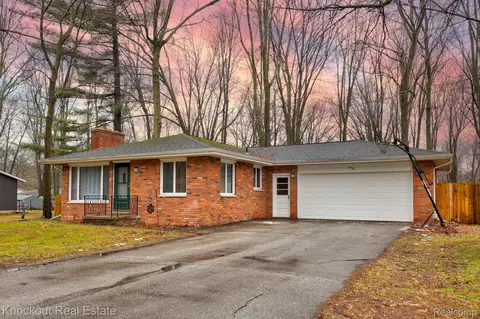 4256 Emerald Dr, Bridgeport, MI 48722