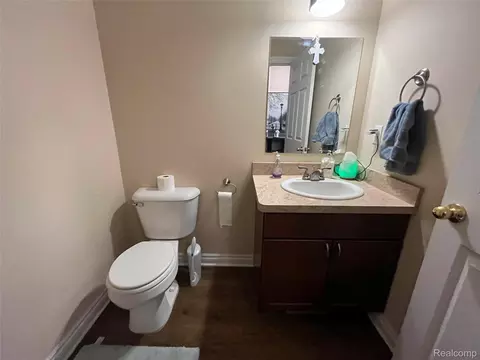 Bath - 35726 Brush St #3, Wayne, MI 48184 photo 3 of 3