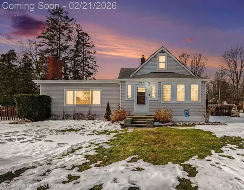 37815 Pineridge St, Harrison, MI 48045