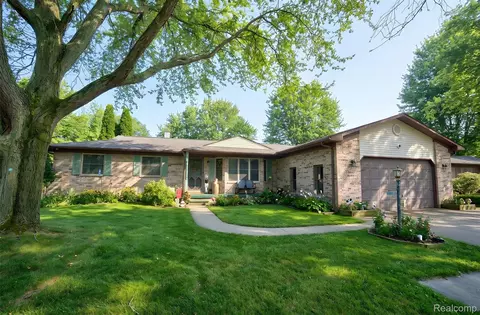 6076 E Carpenter Rd, Flint, MI 48506
