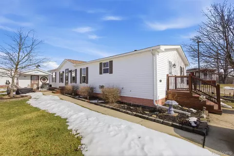 1983 Oak St, Newport, MI 48166