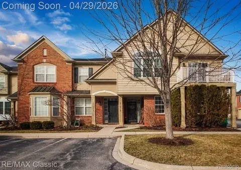 47616 Pembroke Dr #97, Canton, MI 48188