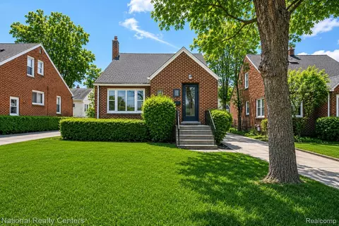 1109 Catalpa Dr, Royal Oak, MI 48067
