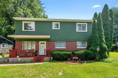 21456 Flanders St, Farmington Hills, MI 48335