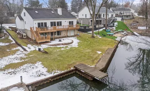 3446 Benstein Rd, Commerce, MI 48382