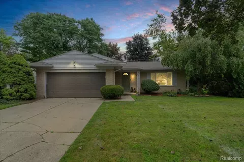 29994 Rambling Rd, Southfield, MI 48076