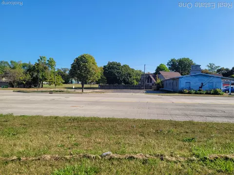 228 W Walton Blvd, Pontiac, MI 48340