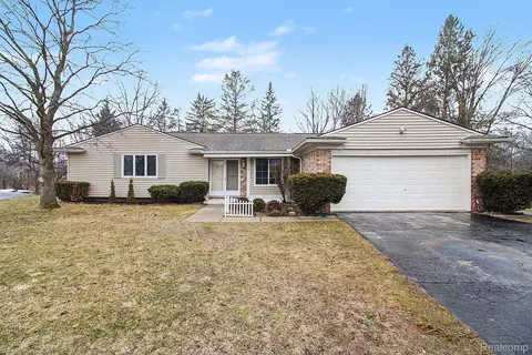 2280 Geyer Ct, Orion, MI 48360