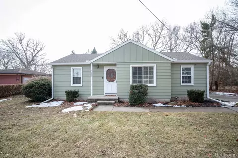 36551 Parkdale St, Livonia, MI 48150