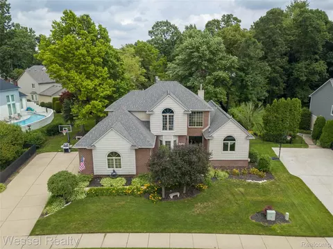 49112 White Mill Dr, Shelby Township, MI 48317