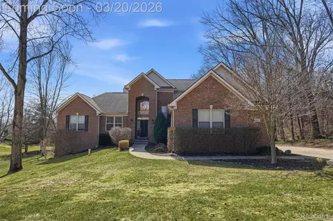 10487 Piedmont Dr, Brighton, MI 48114