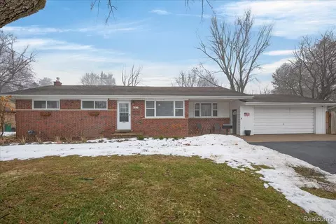 6521 Northview Dr, Independence, MI 48346