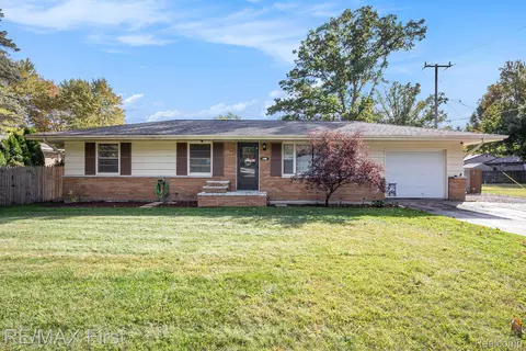 3196 Oakwood Dr, Port Huron, MI 48060