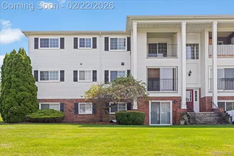 440 Baldwin Ave #63, Rochester, MI 48307