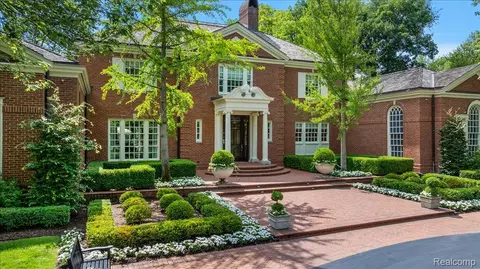 1045 Country Club Rd, Bloomfield Hills, MI 48304