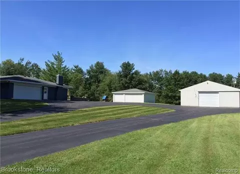 1100 Lockwood Rd, Brandon, MI 48462