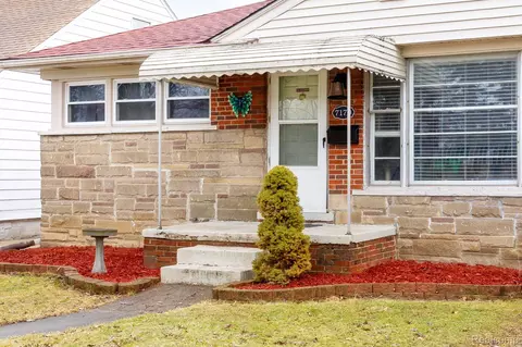 7179 Ziegler St, Taylor, MI 48180