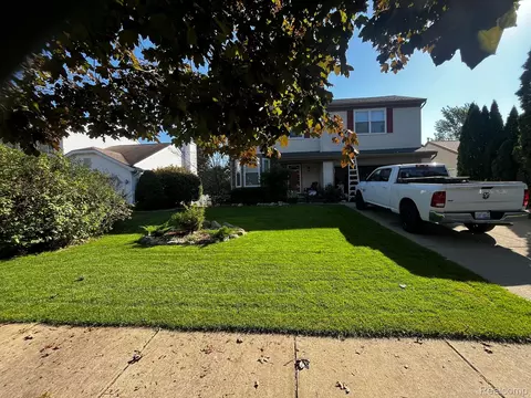 1620 Dartmoor Dr, Howell, MI 48843