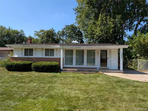 9085 Melrose St, Livonia, MI 48150