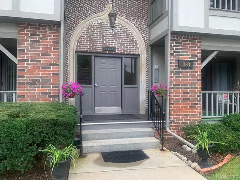 42160 E Woodward Avenue Ave #8, Bloomfield Hills, MI 48304
