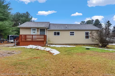8052 Irish Rd, Millington, MI 48746