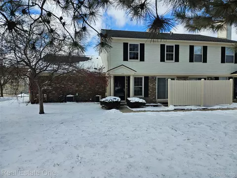 1375 Lake Ridge Ct #78, Waterford, MI 48327