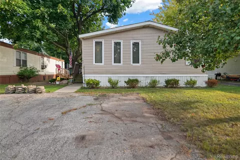 351 N Squirrel Rd #63, Auburn Hills, MI 48326