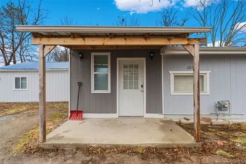 2033 Eberly Rd, Flint, MI 48532