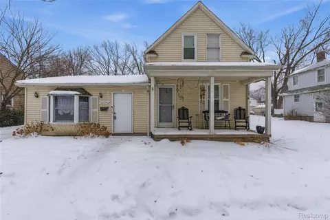 22646 Stephens St, Saint Clair Shores, MI 48080
