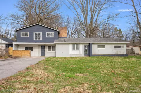 22164 Berg Rd, Southfield, MI 48033