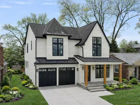 2694 Dorchester Rd, Birmingham, MI 48009