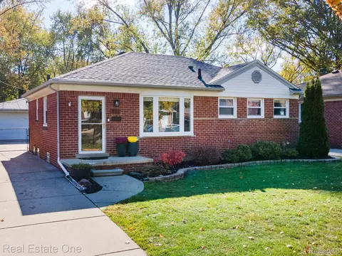 421 W Sunnybrook Dr, Royal Oak, MI 48073