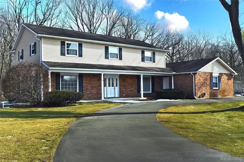 9693 Burning Tree Dr, Grand Blanc, MI 48439