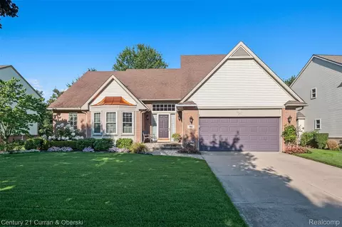 781 Pheasant Run West Dr, Wixom, MI 48393