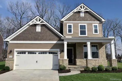 59612 Pine Valley Dr, Lyon, MI 48165