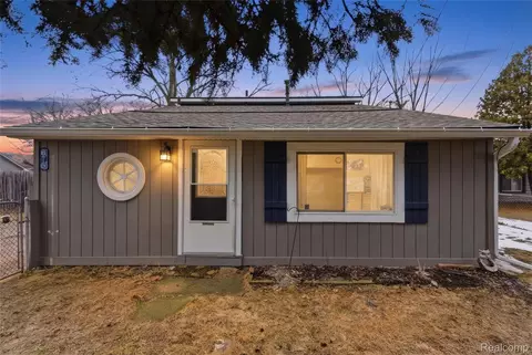 875 Scott Lake Rd, Waterford, MI 48328